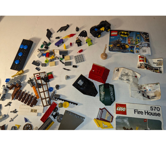 Huge Lot Vintage Legos 9#+ Mini Figures Weapons Accessories Must See - Picture 11 of 15